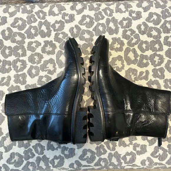 HOST PICK ✨SOREL Patent Leather Chelsea Boots Waterproof, Size 8 - Picture 7 of 9